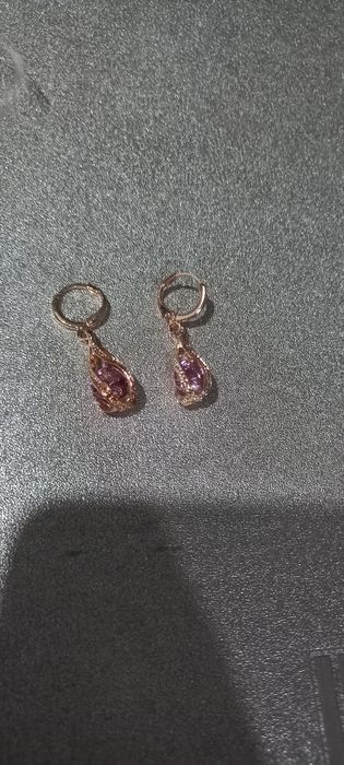 Продам новые серьги.