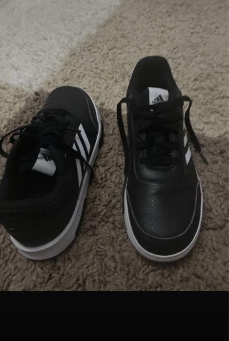 Adidasi negri adidas