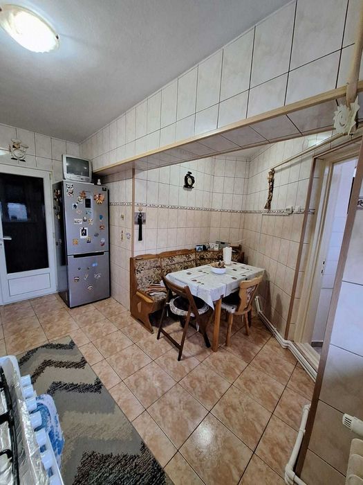 Apartament 3 camere 2 bai 82mp 1982 etaj 6 Scolilor