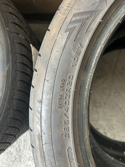 Летни гуми Dunlop 285 / 40 R 20 дот 2022г.