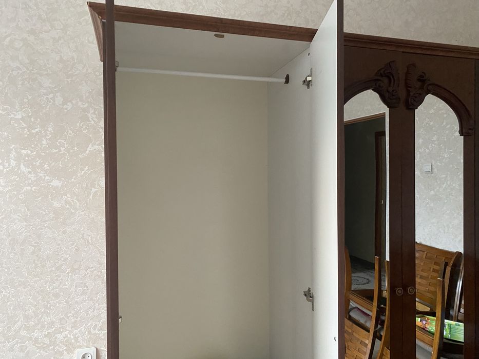 Шифоньер с 6 дверьями