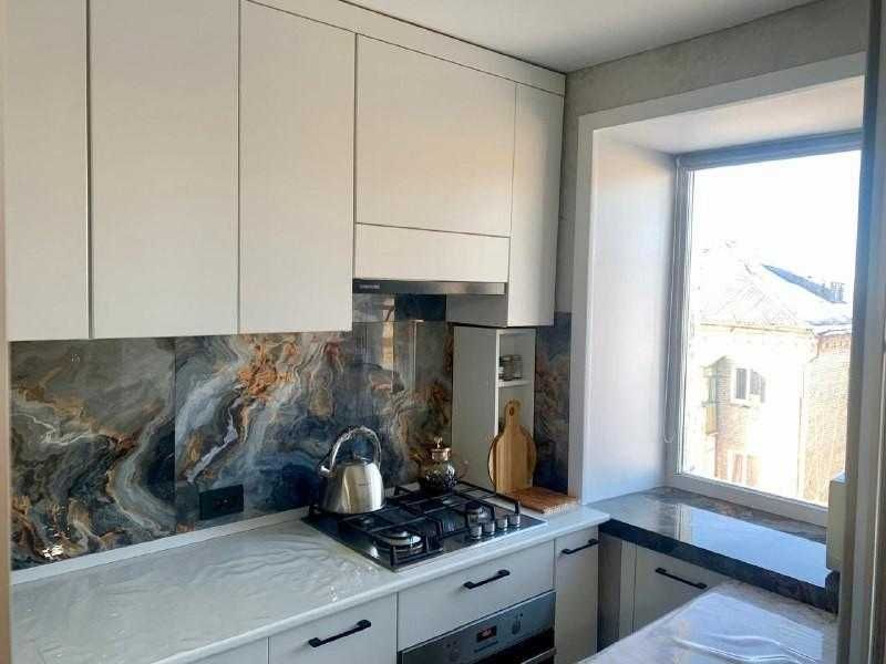 Продам 3х комнатную в центре