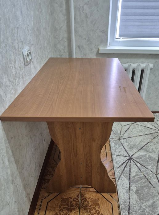 Продам кухонный стол