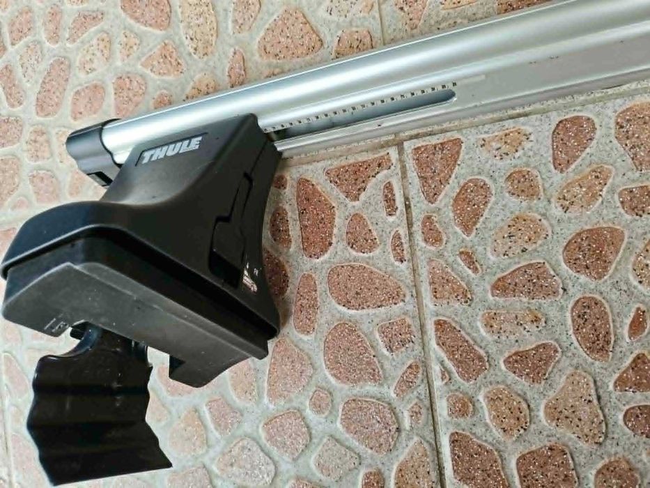 Thule Aero Bars (869 - 127cm) + Thule Rapid System 750