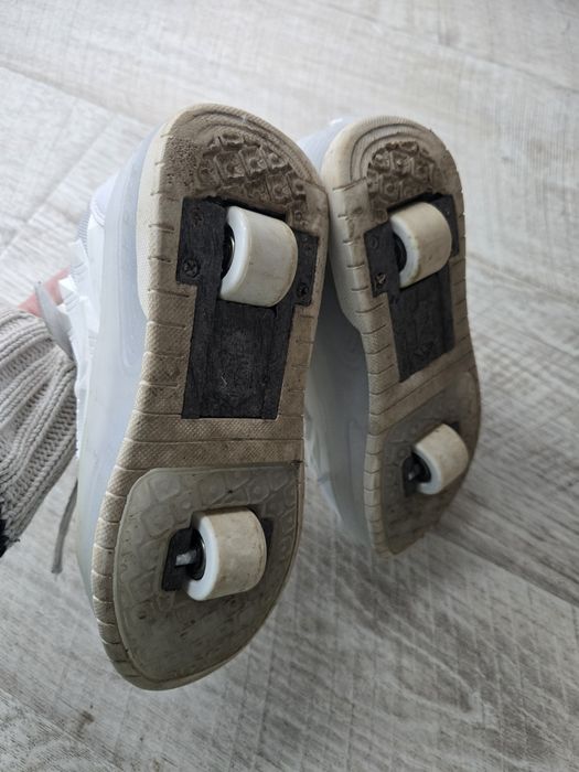 Светещи маратонки с колелца размер 33