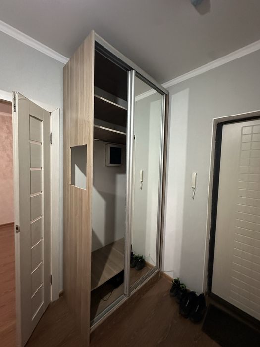 Продается шкаф в прихожую