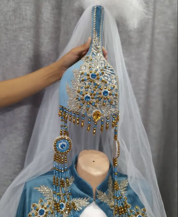 Ұзату, сырға салу образы