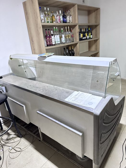 Продам витринный холодильник
