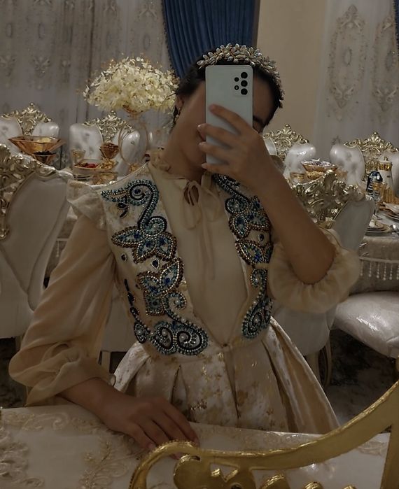 Kelinlik ansambli, bir marta kiyilgan qol mehnati