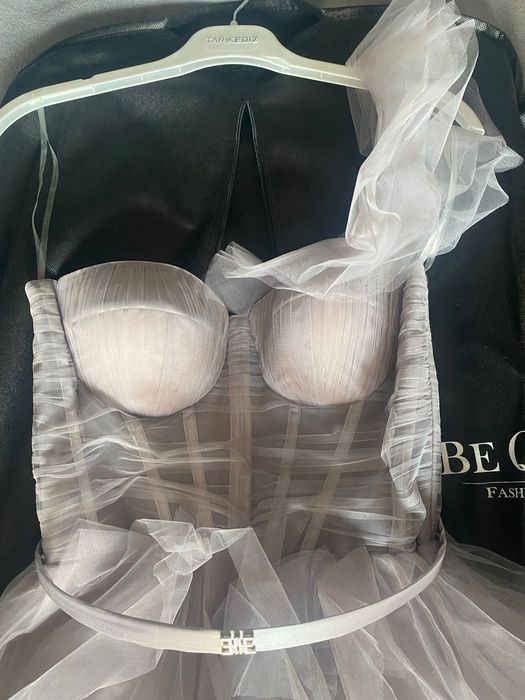 Бална рокля изработена от дизайнера Терик Едиз