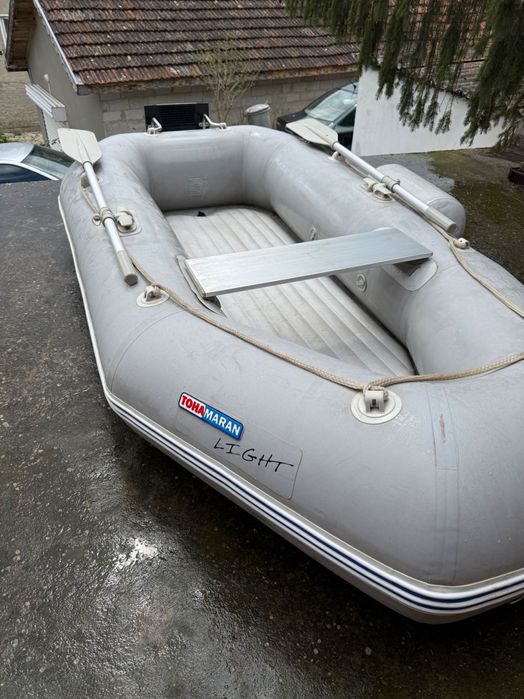 Продавам лодка Tohamaran 2,80