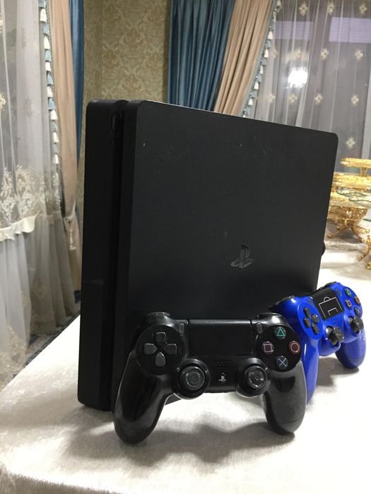 Плейстейшен 4 приставка