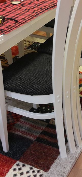 Маса със столове