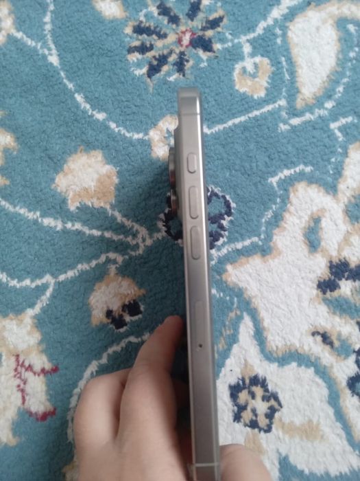 Продаю айфон 16 про 128