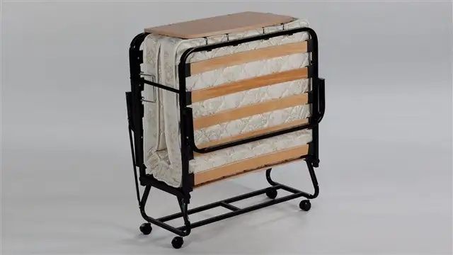 Pat pliant cu saltea.