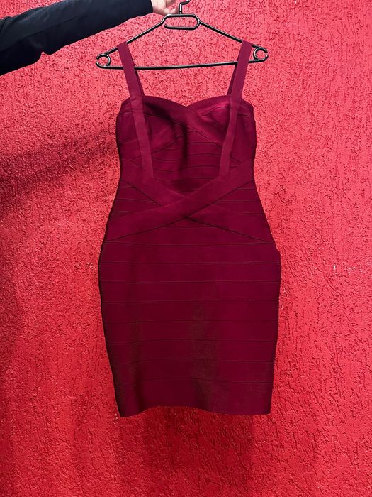 Червена рокля с презрамки