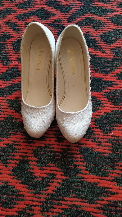 Свадебные туфли белые