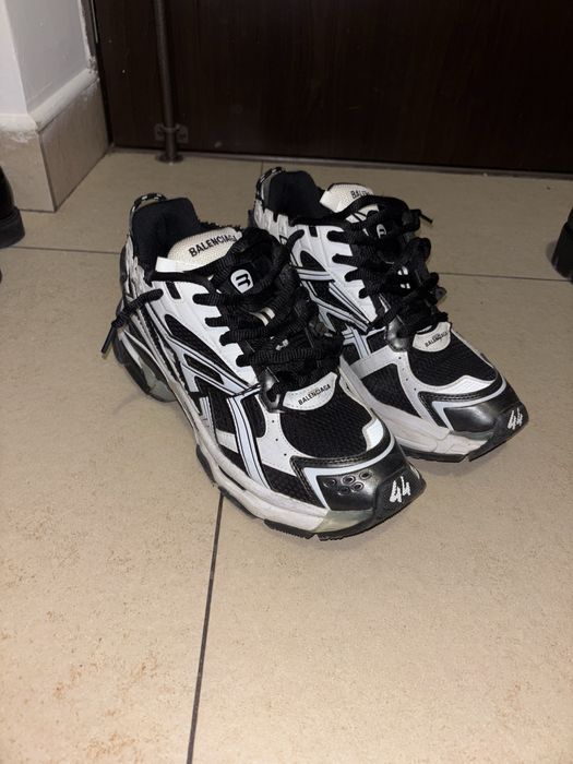balenciaga runners 44