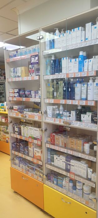 Vand mobilier farmacie