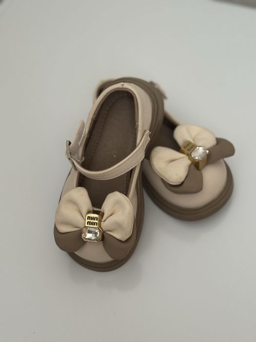 Девичьи туфли, носились три-четыре раза, размер 22.