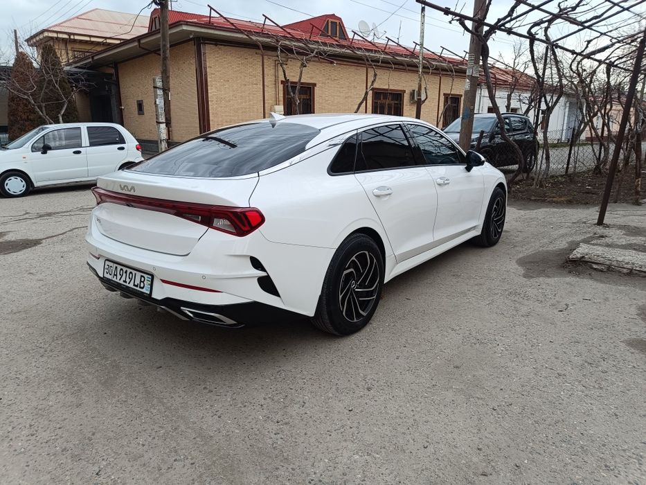 KIA K5 сотилади срочно! Тех паспортда йили 2023 салондан 2024 олинган.
