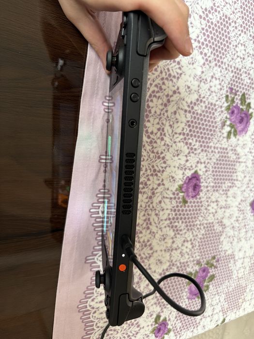 Steam deck oled 512gb  xolati yengi oganimga 1 oy bo’ldi igralari bor