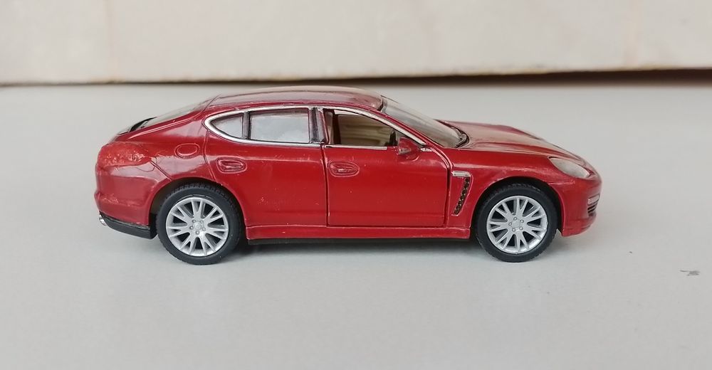 Porsche Panamera S, мащаб 1/40