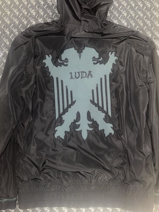 ЧИСТО НОВА Ветровка Луда Luda