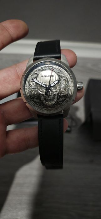Продавам часовник POLICE