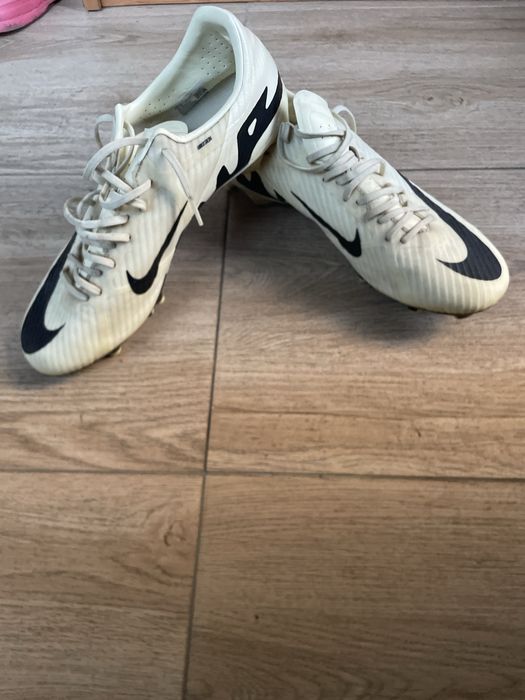 Ghete de fotbal cu crampoane