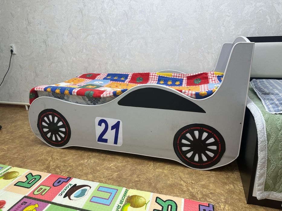 Продам кровать с матрасом