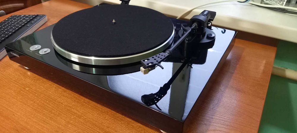 Продам виниловый проигрыватель Yamaha TT s 303