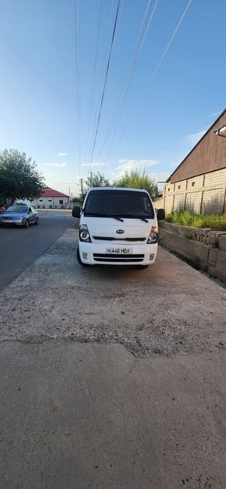 Кия бонго сотилади