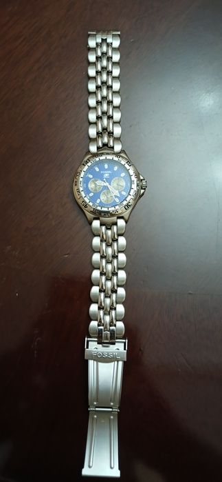 Часы фирмы FOSSIL