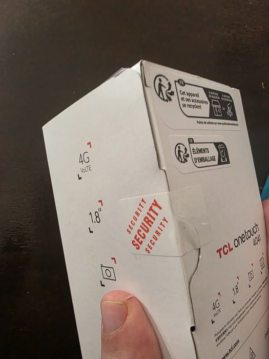 TCL 4041 чисто нов фабрично запечатан с слушалки!