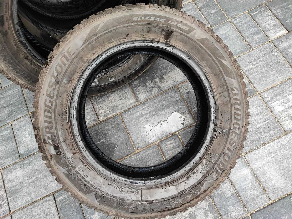 Set anvelope iarna 215/65/17,215 65 R17 17 Bridgestone cu montaj