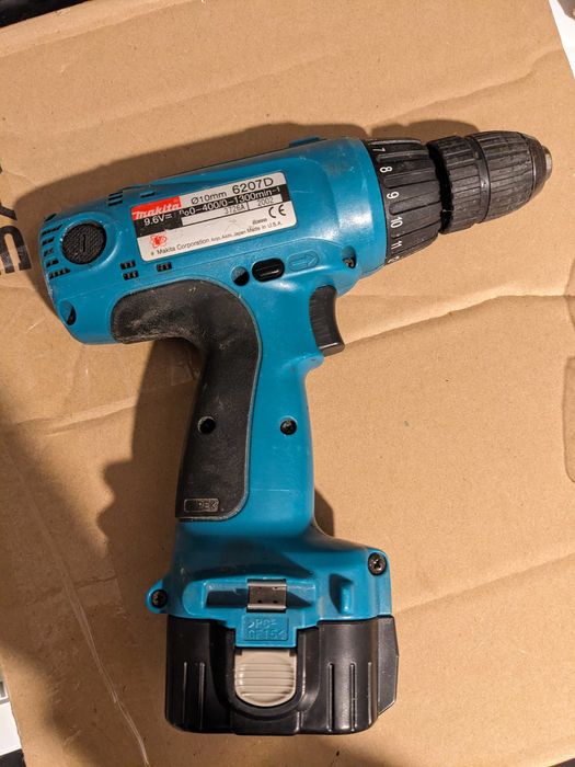 Винтоверти и зарядно Makita 6207D, 6270D, DC1414
