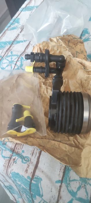 Продавам лагер помпа за съединител Киа спортидж 2