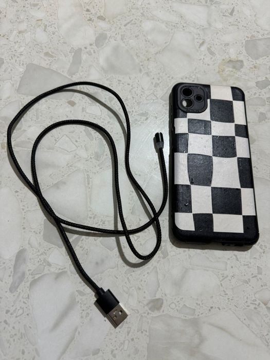 Самсунг Галакси 04 е