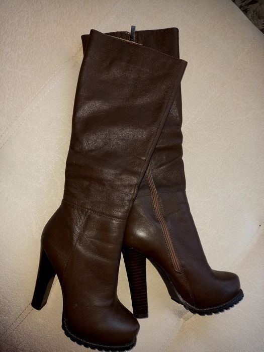 Продаю новые Зимние женские сапоги