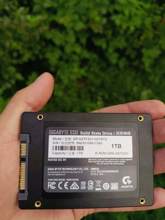 Продам SSD Gigabyte 1TB (модель GP-GSTFS31100TNTD).