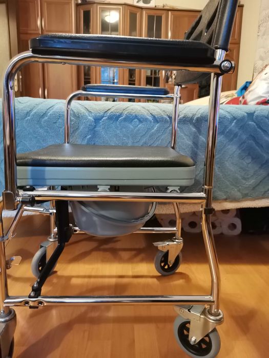 Санитарен стол за тоалетна и баня. Проходилка. Надстройка за тоалетна.