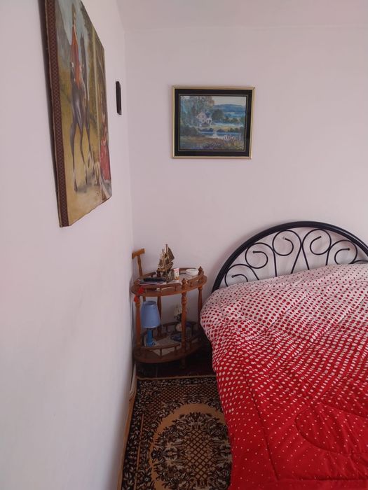 Vand apartament semidecomandat