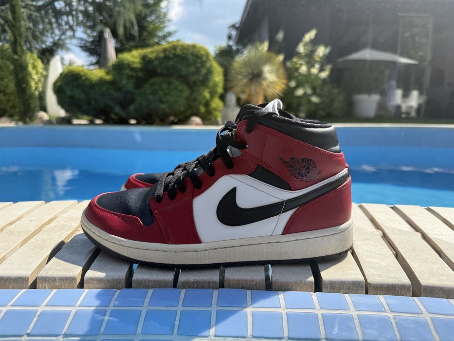 Air Jordan 1 Mid Chicago Black Toe