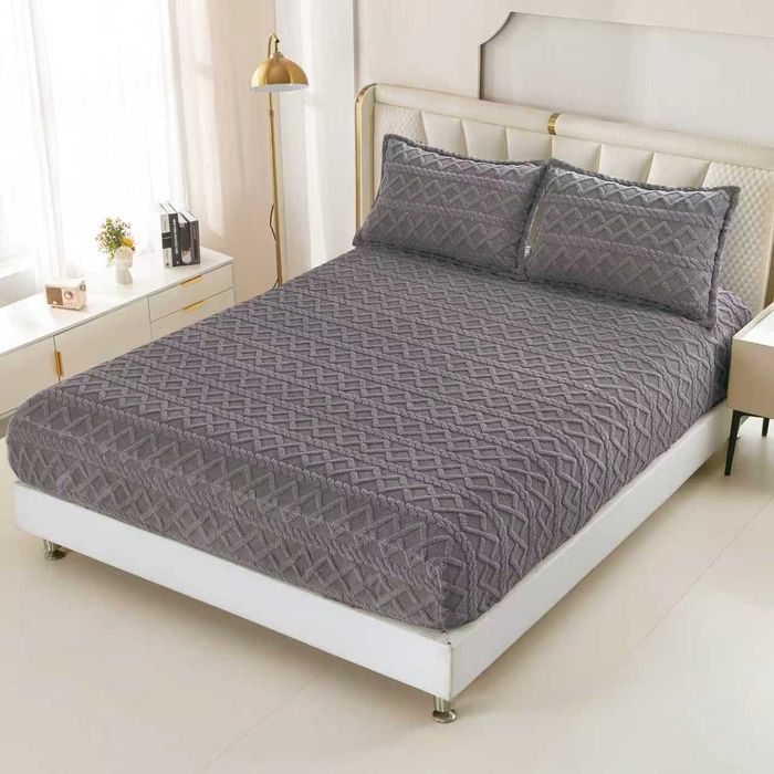 Кувертюра за спалня с ластик и две калъфки за възглавници