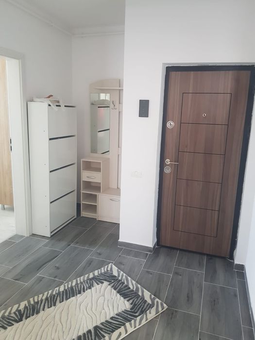 Închiriez apartament cu 3 camere