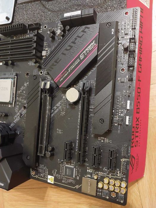 AMD Ryzen 7 5700X3D + Asus Rog StriX B550-F Gaming Wi-Fi II