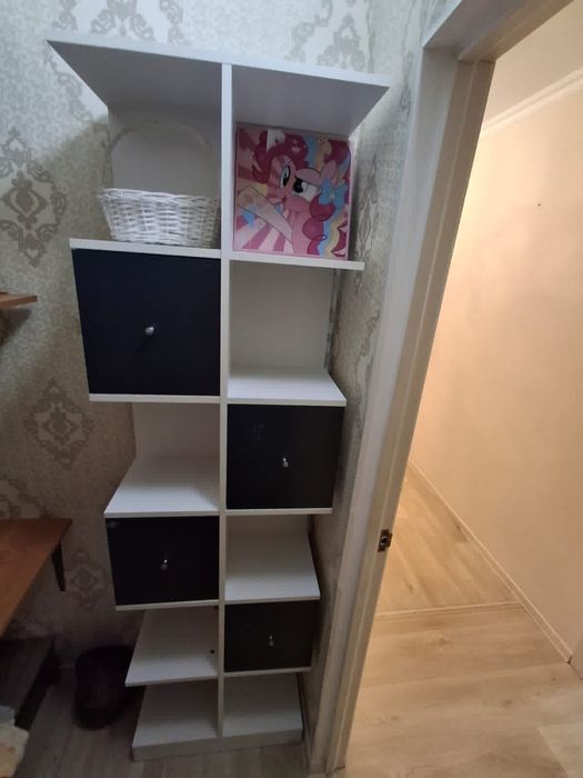 Шкаф / полки. Для детской. Удобно ложить книги и вещи.