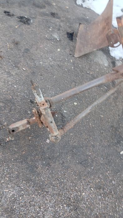 Плуг 1 для трактора не дорого .