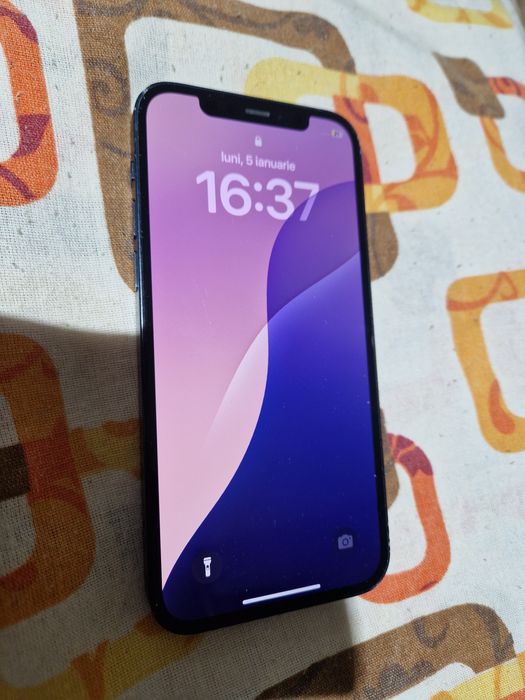 Vând iPhone 12 - Black